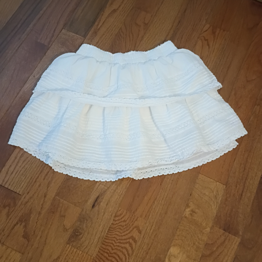 Chic White Ruffled Skort